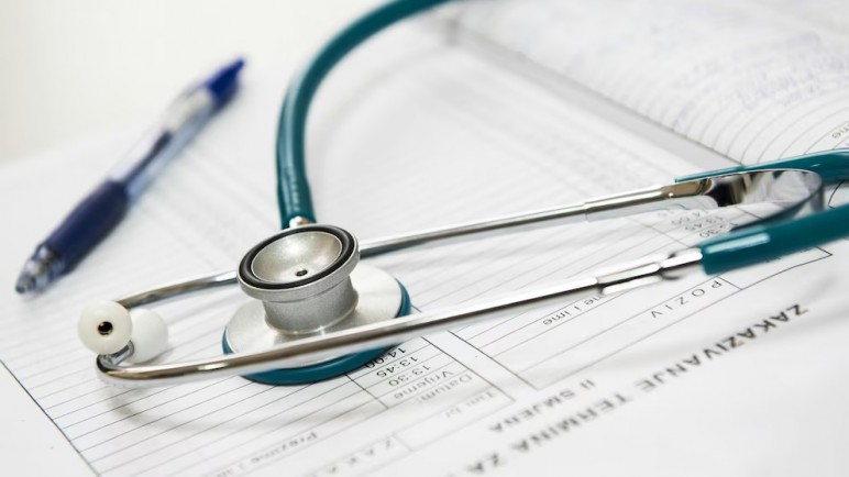 Alerta en el sistema de salud: Médicos municipales advierten que "la sociedad paga el precio del deterioro laboral"